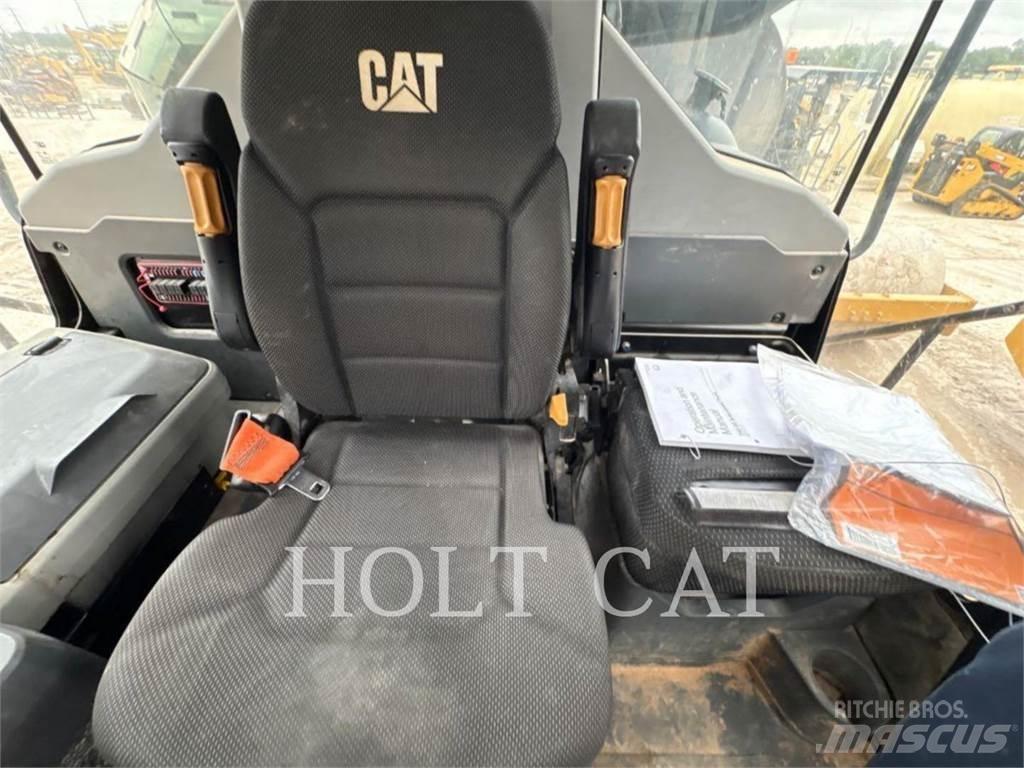 CAT W00 740GC شاحنات ذات صهاريج