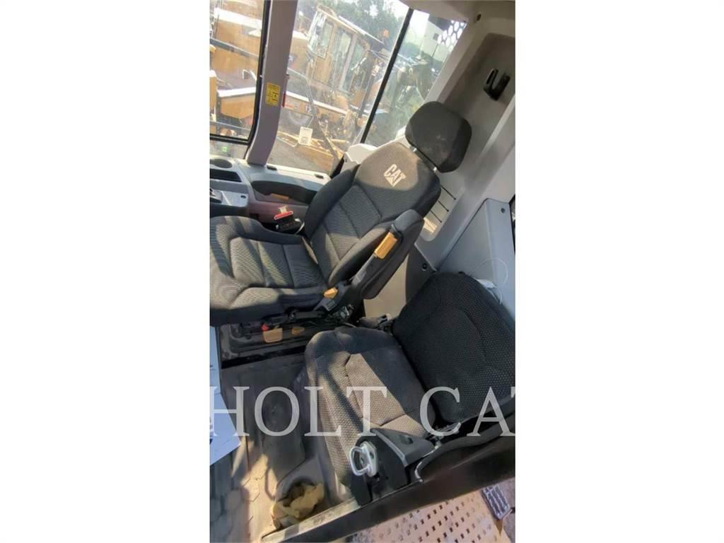 CAT W00 740GC شاحنات ذات صهاريج