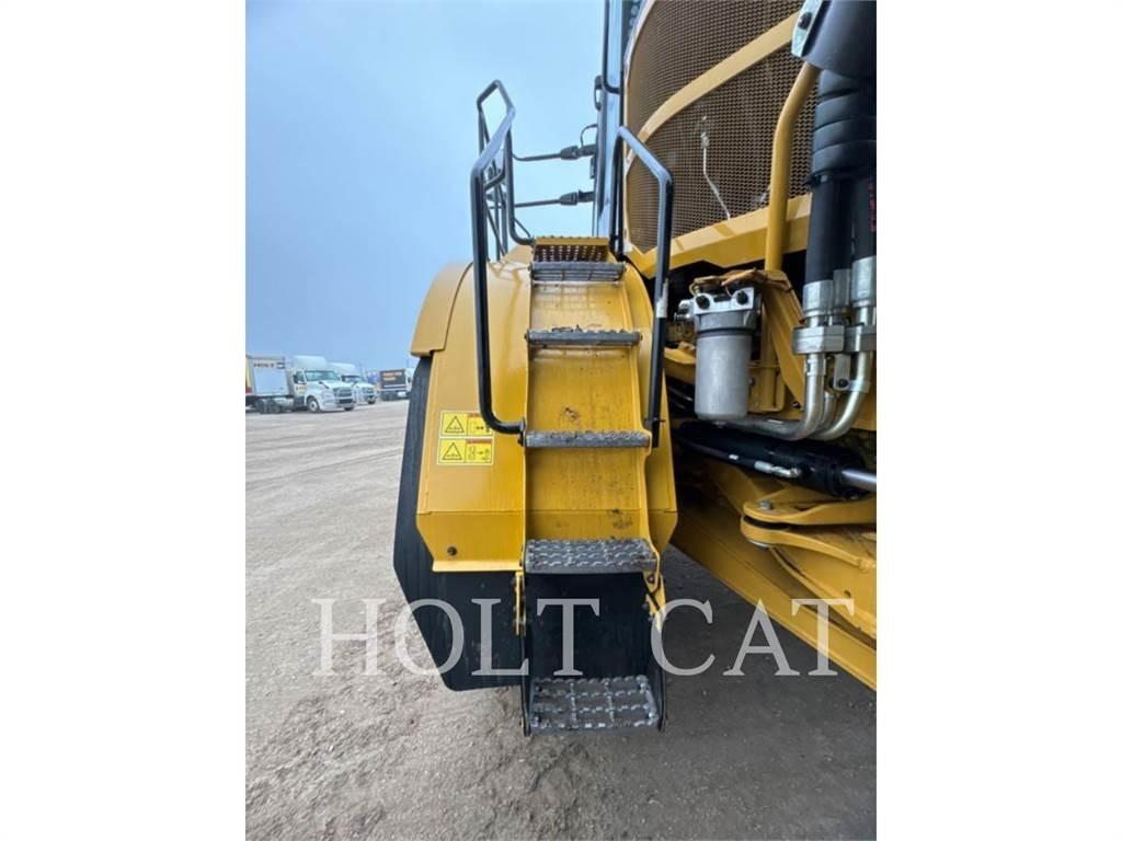 CAT W00 740GC شاحنات ذات صهاريج