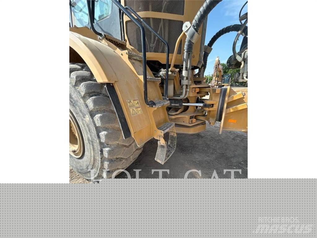 CAT W00 740GC شاحنات ذات صهاريج