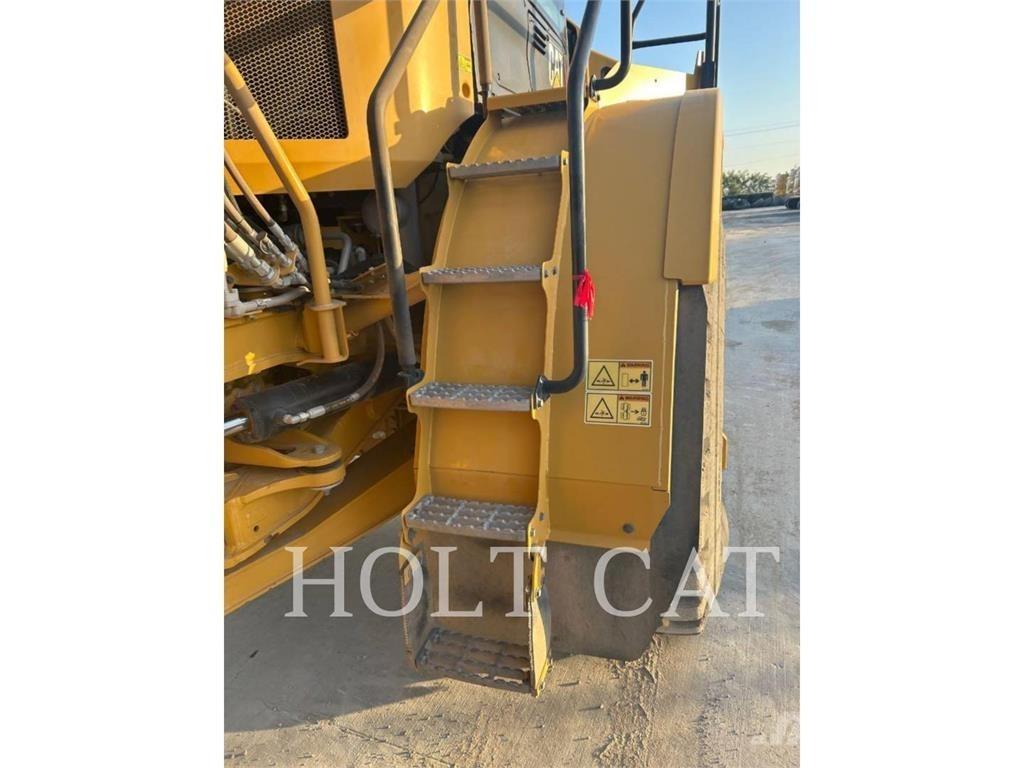 CAT W00 740GC شاحنات ذات صهاريج