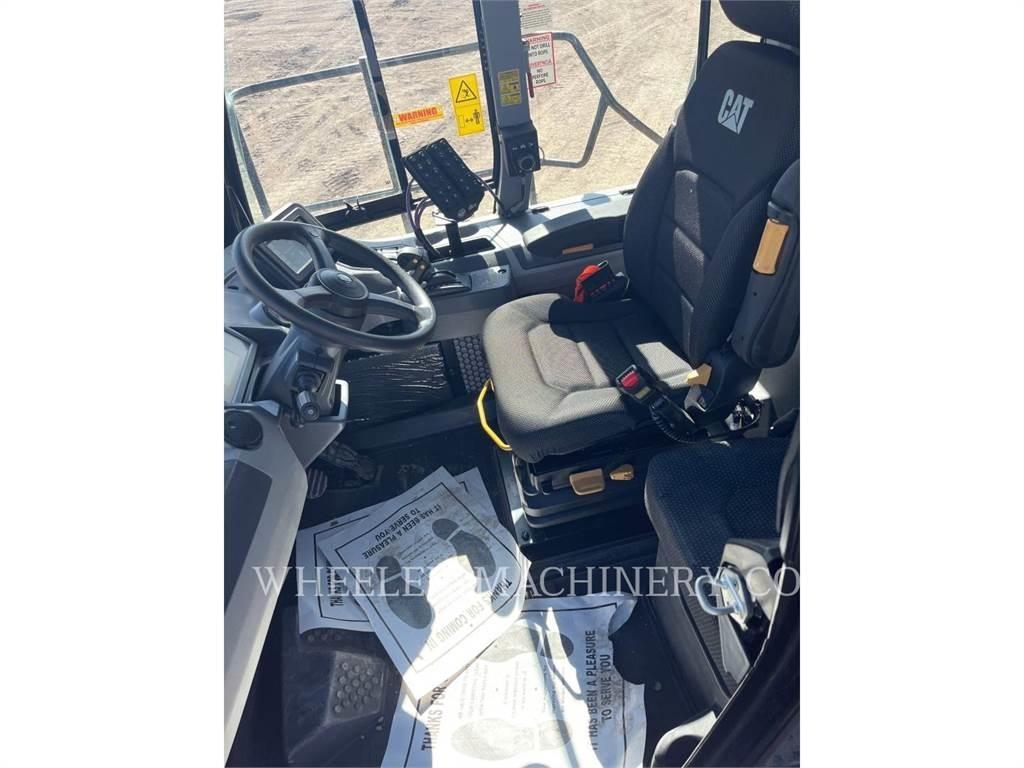 CAT WT 740 GC شاحنات ذات صهاريج