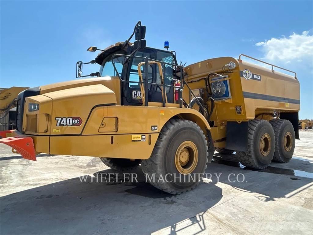 CAT WT 740 GC شاحنات ذات صهاريج