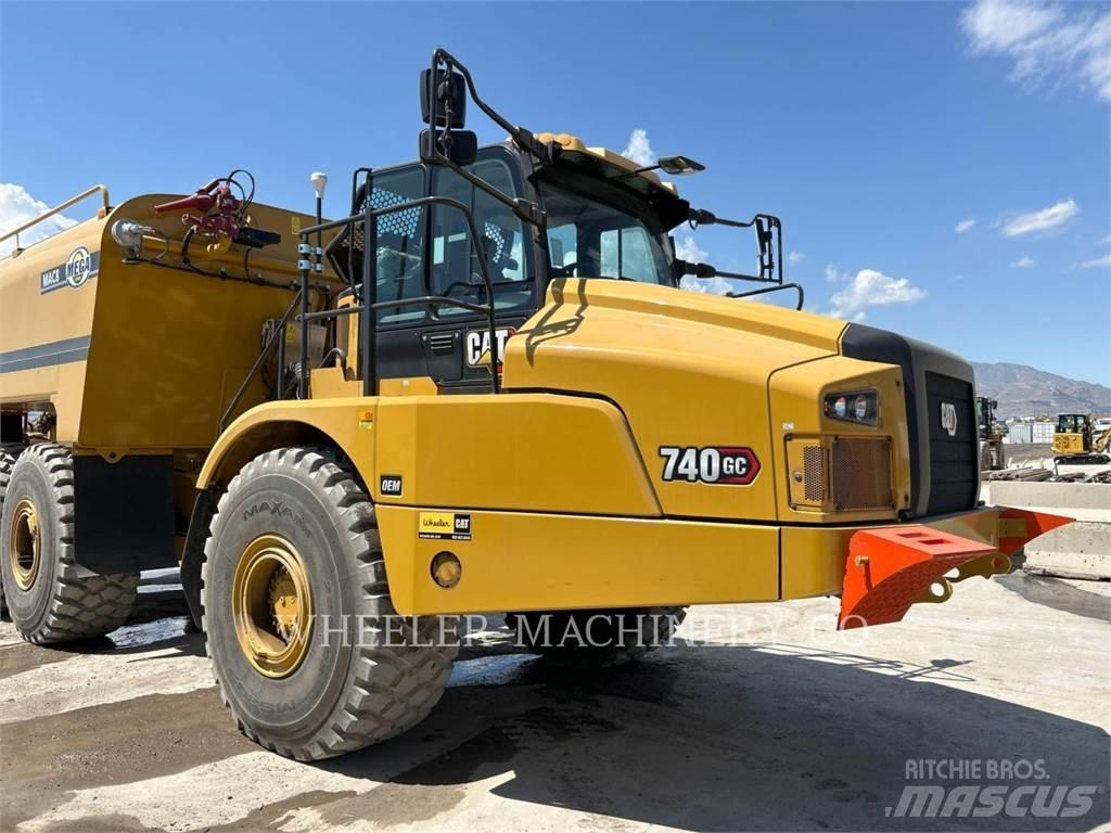 CAT WT 740 GC شاحنات ذات صهاريج