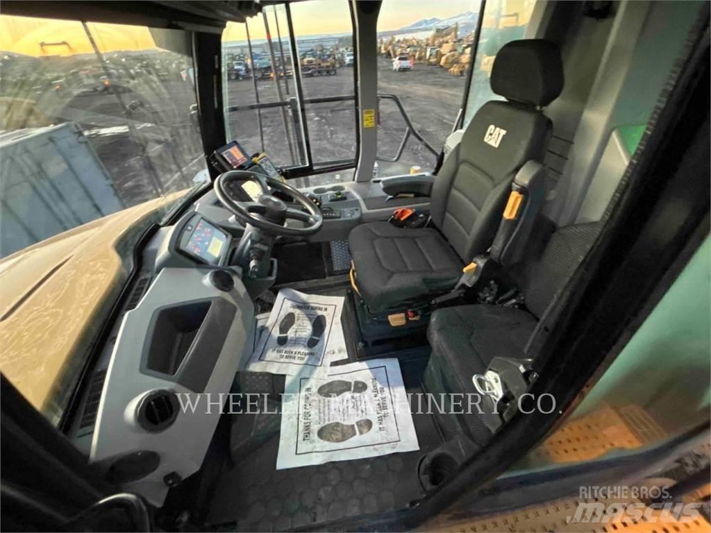 CAT WT 740 GC شاحنات ذات صهاريج