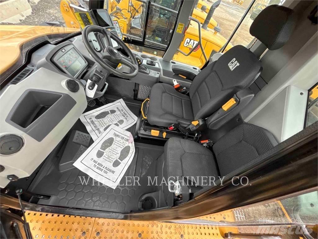 CAT WT 740 GC شاحنات ذات صهاريج