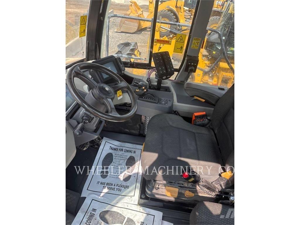 CAT WT 740 GC شاحنات ذات صهاريج