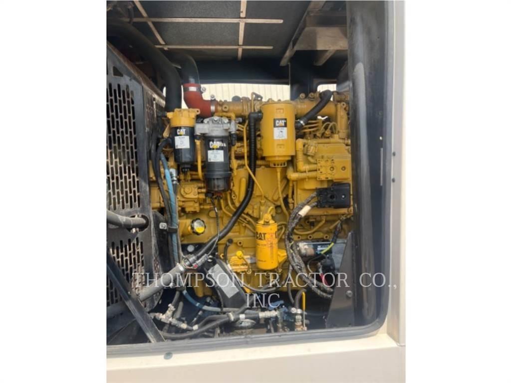CAT XQ 230 مولدات أخرى