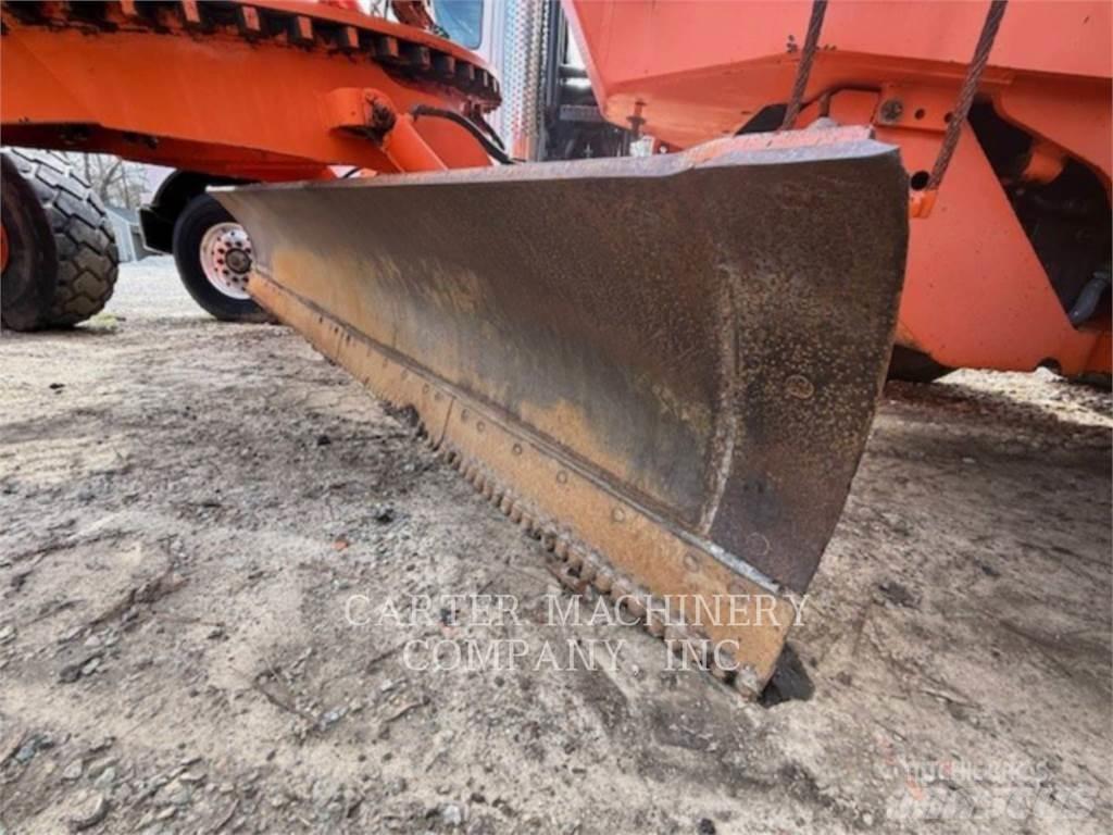 Champion 740A معدات تمهيد الطرق