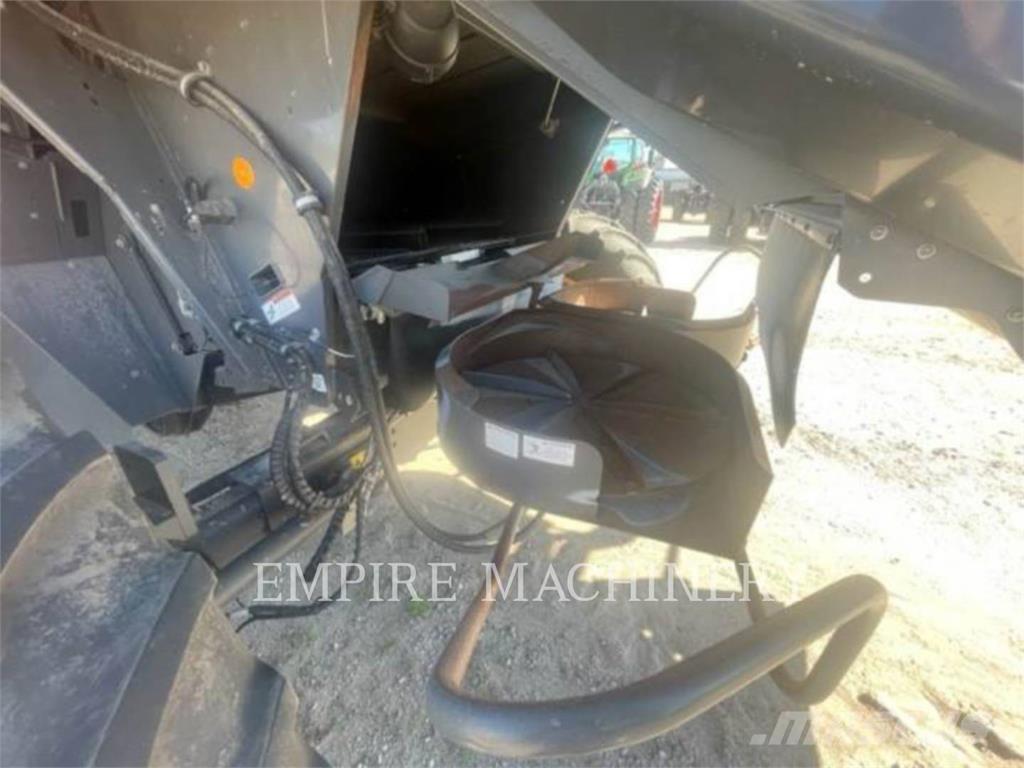 Claas LEXION 740 معدات أخرى لحصاد العلف