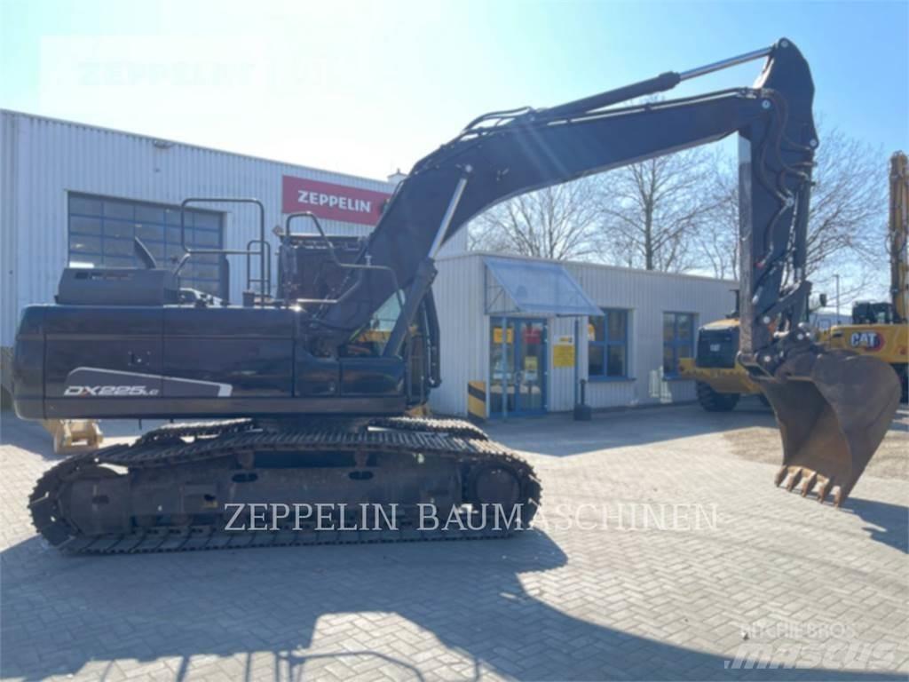 Doosan DX225LC-5 حفارات زحافة
