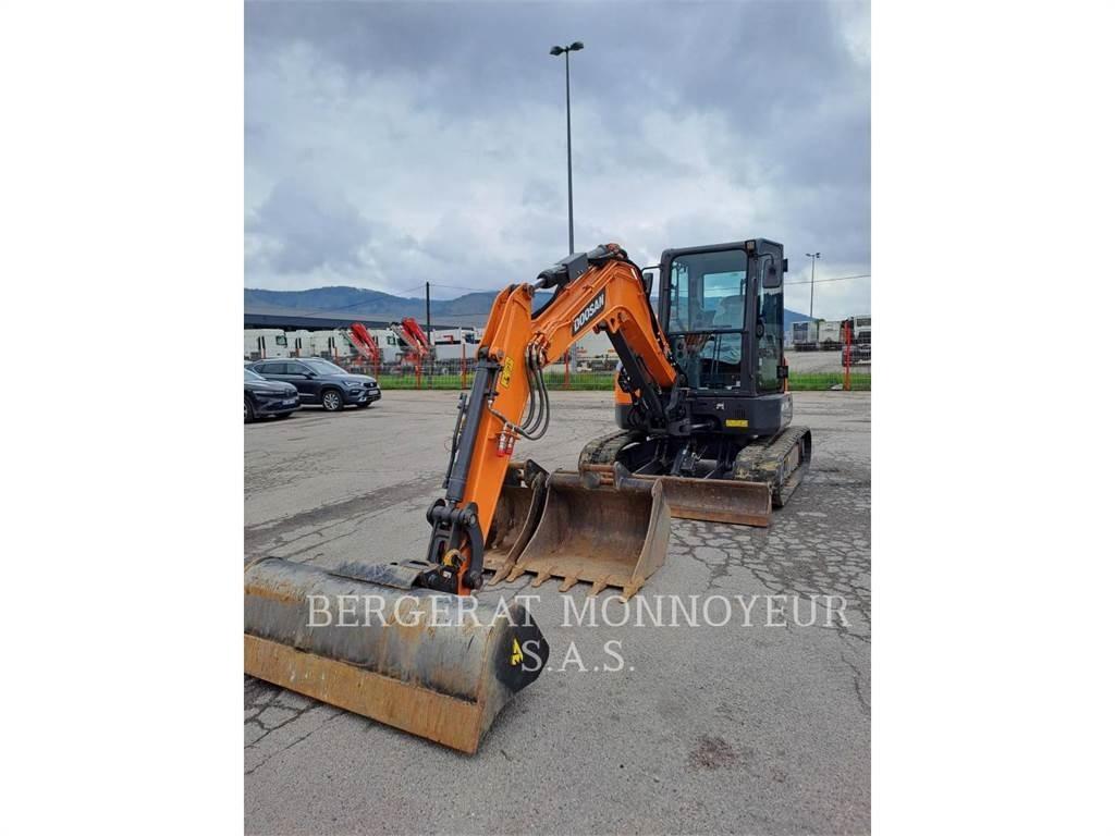 Doosan DX55 حفارات زحافة