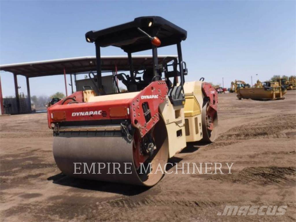 Dynapac CC424HF مداحل ثنائية الاسطوانة