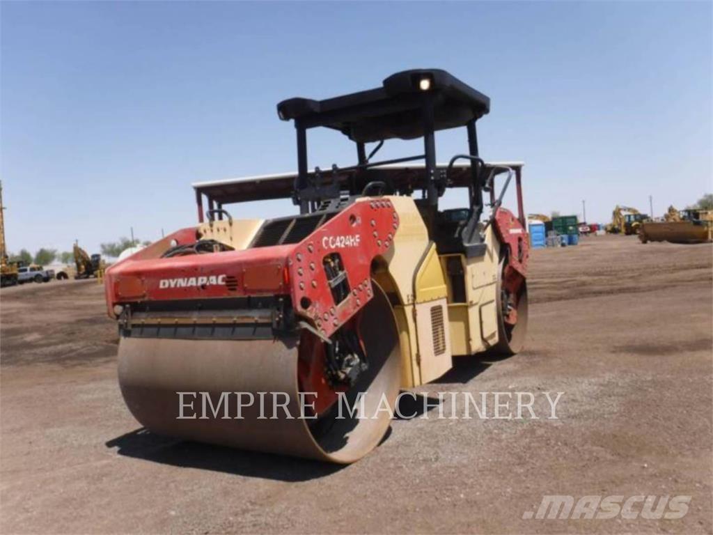 Dynapac CC424HF مداحل ثنائية الاسطوانة