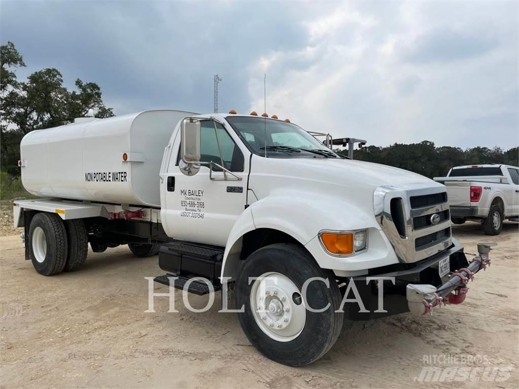 Ford F750 شاحنات ذات صهاريج