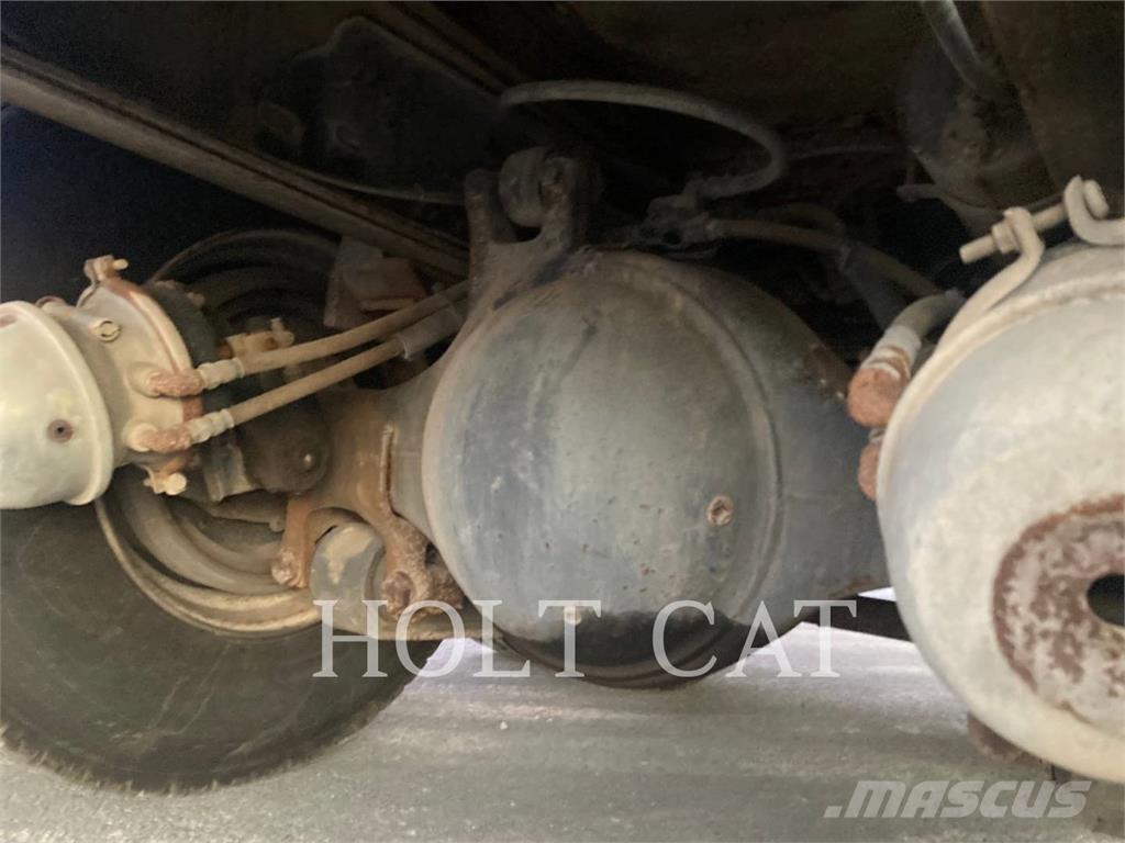 Ford L8000 شاحنات ذات صهاريج