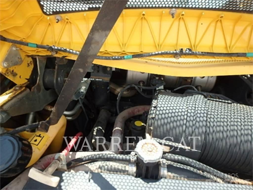 Ford / New Holland L220 لوادر انزلاقية التوجيه