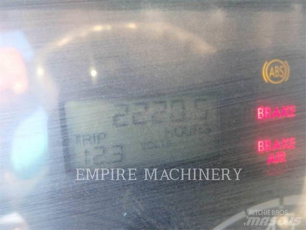Freightliner 2K WT شاحنات ذات صهاريج