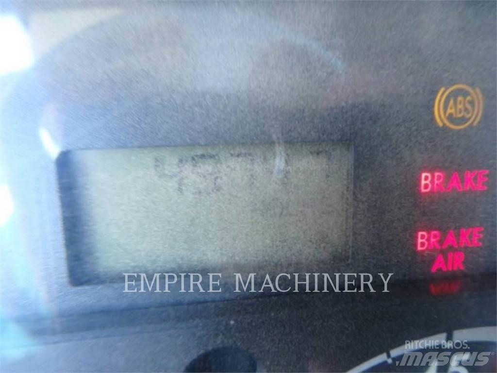 Freightliner 2K WT شاحنات ذات صهاريج