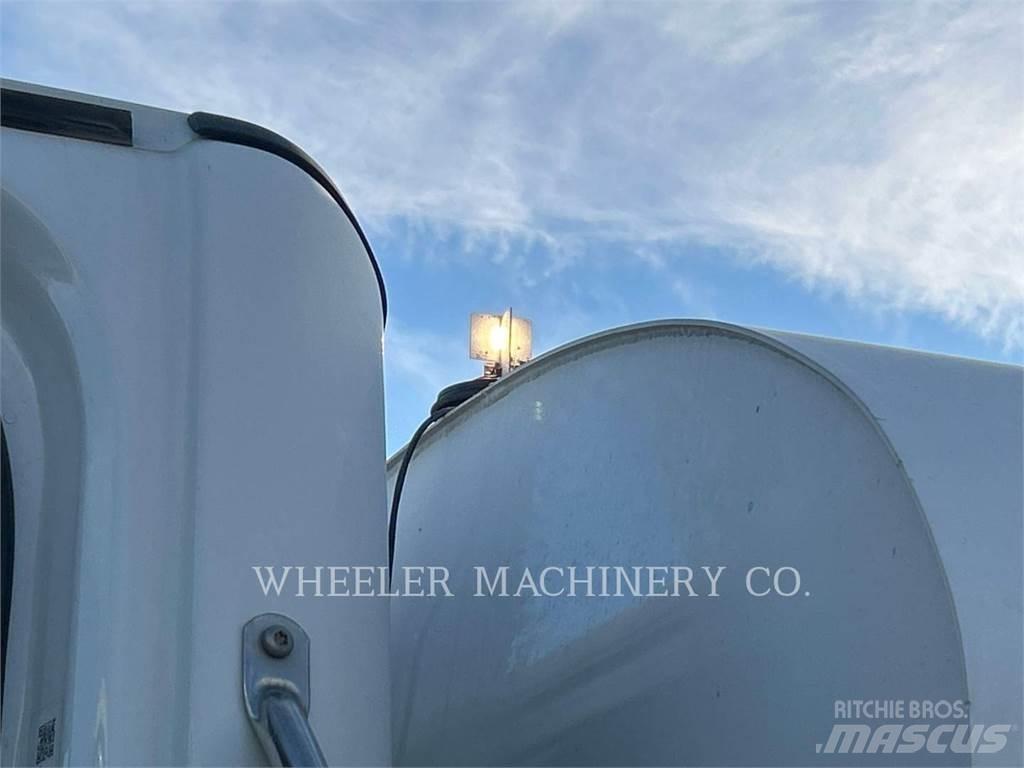 Freightliner WT4000 A شاحنات ذات صهاريج