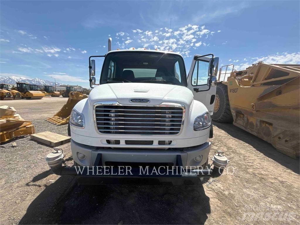 Freightliner WT4000 A شاحنات ذات صهاريج