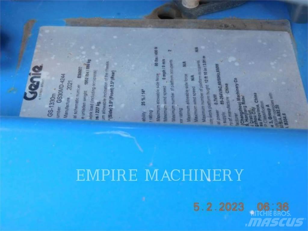Genie GS1330 رافعات سلة مفصلية