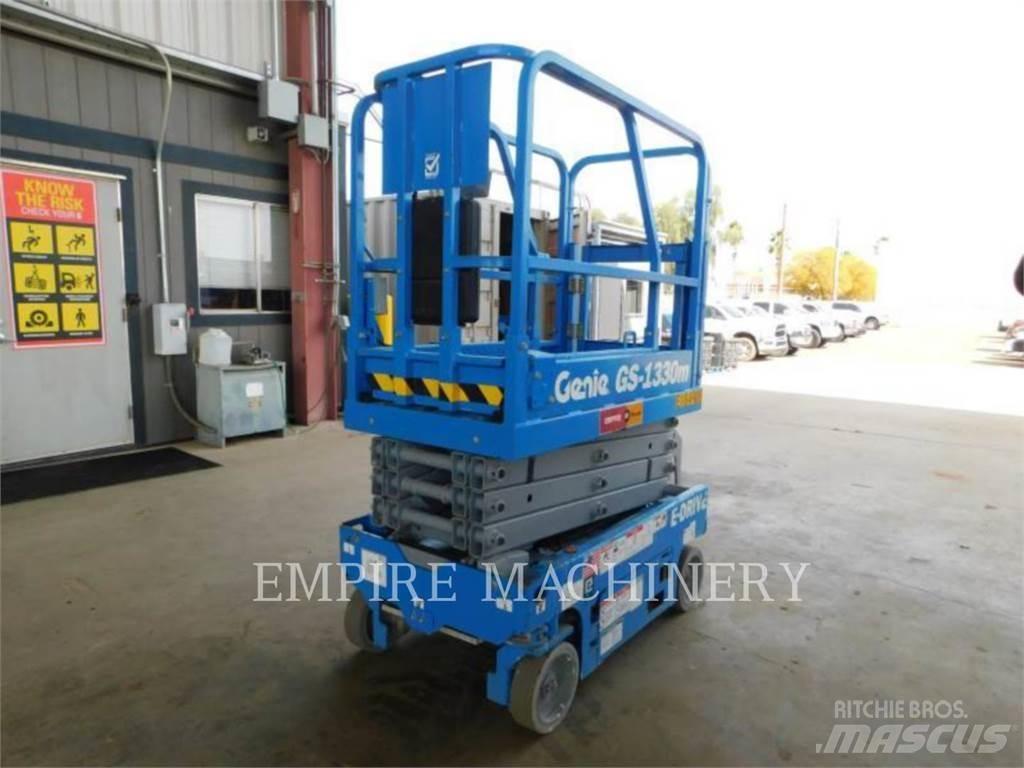 Genie GS1330 رافعات سلة مفصلية