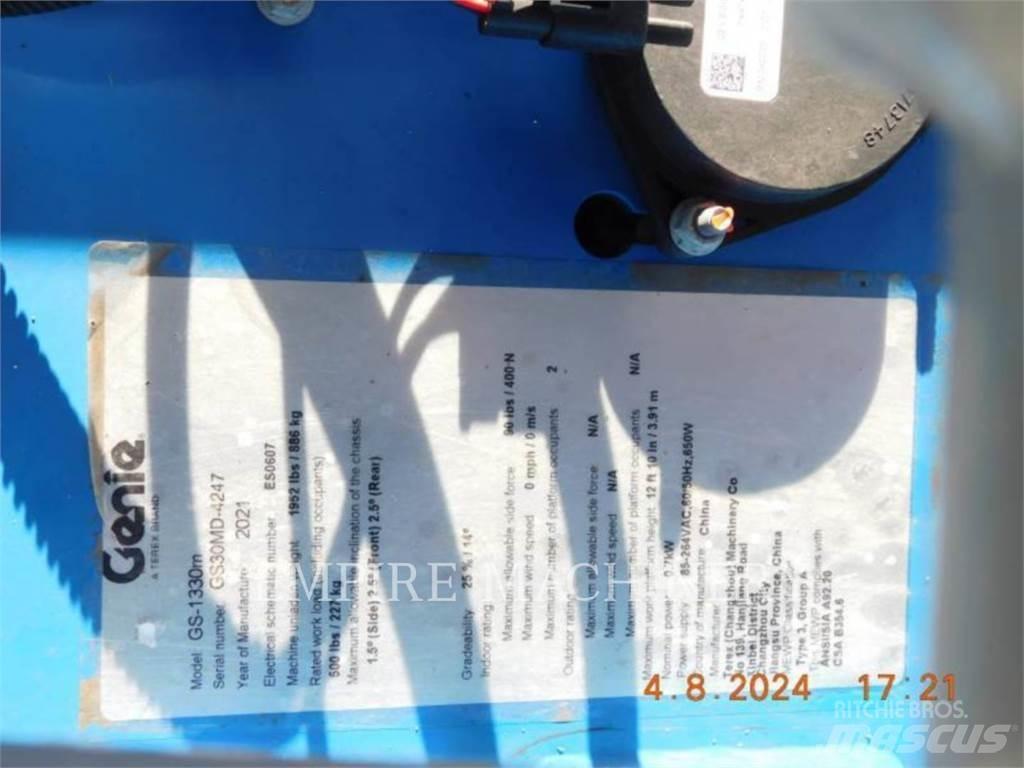 Genie GS1330 رافعات سلة مفصلية