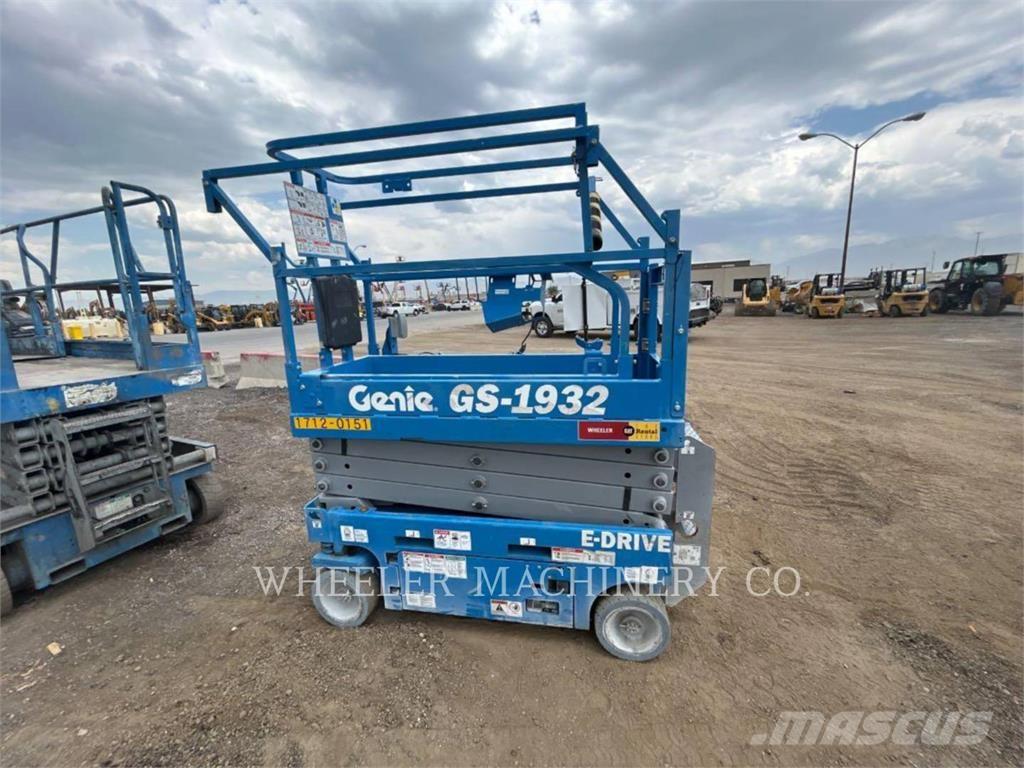 Genie GS1932 رافعات مقصية الشكل