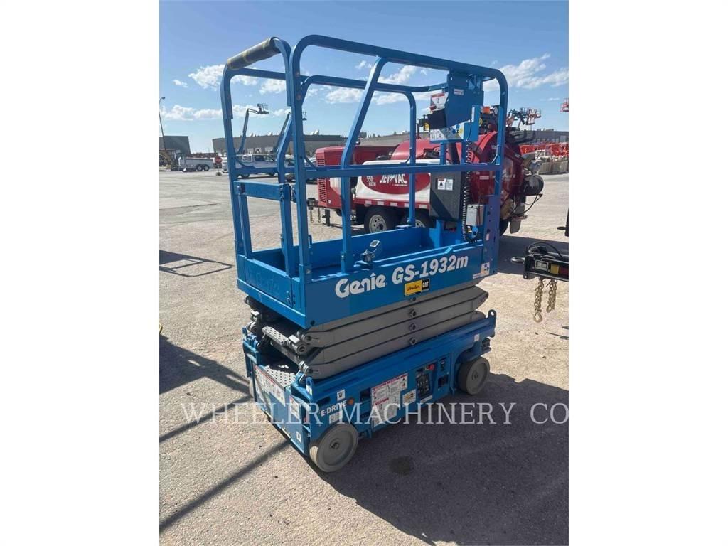 Genie GS1932M رافعات مقصية الشكل