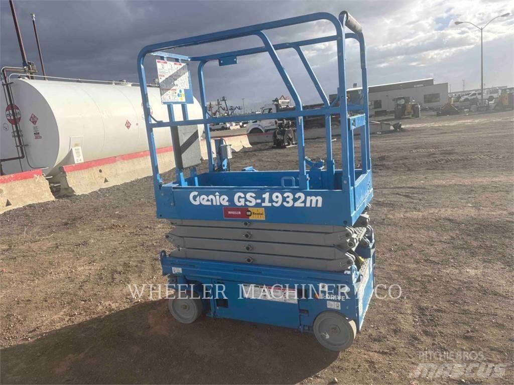 Genie GS1932M رافعات مقصية الشكل