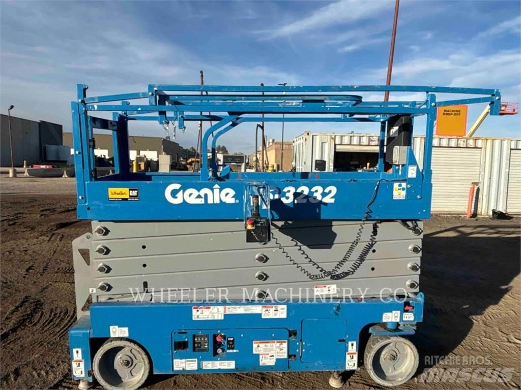 Genie GS3232 رافعات مقصية الشكل