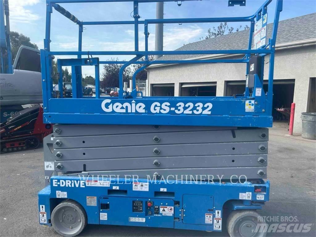 Genie GS3232 رافعات مقصية الشكل