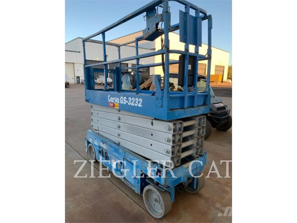 Genie GS3232 رافعات مقصية الشكل