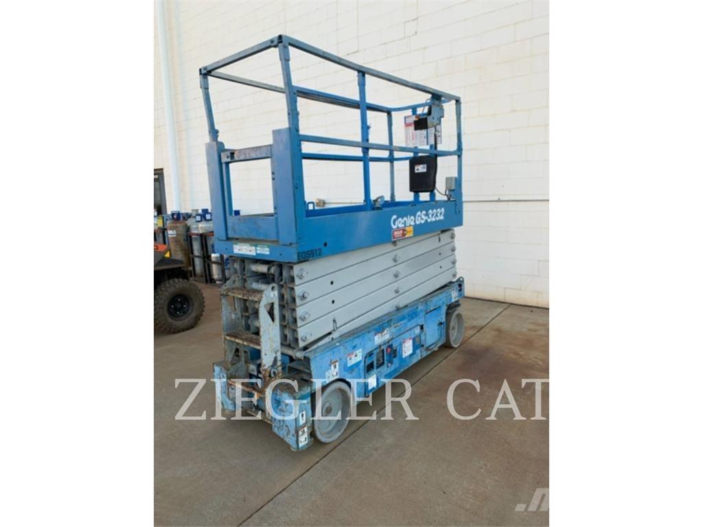 Genie GS3232 رافعات مقصية الشكل