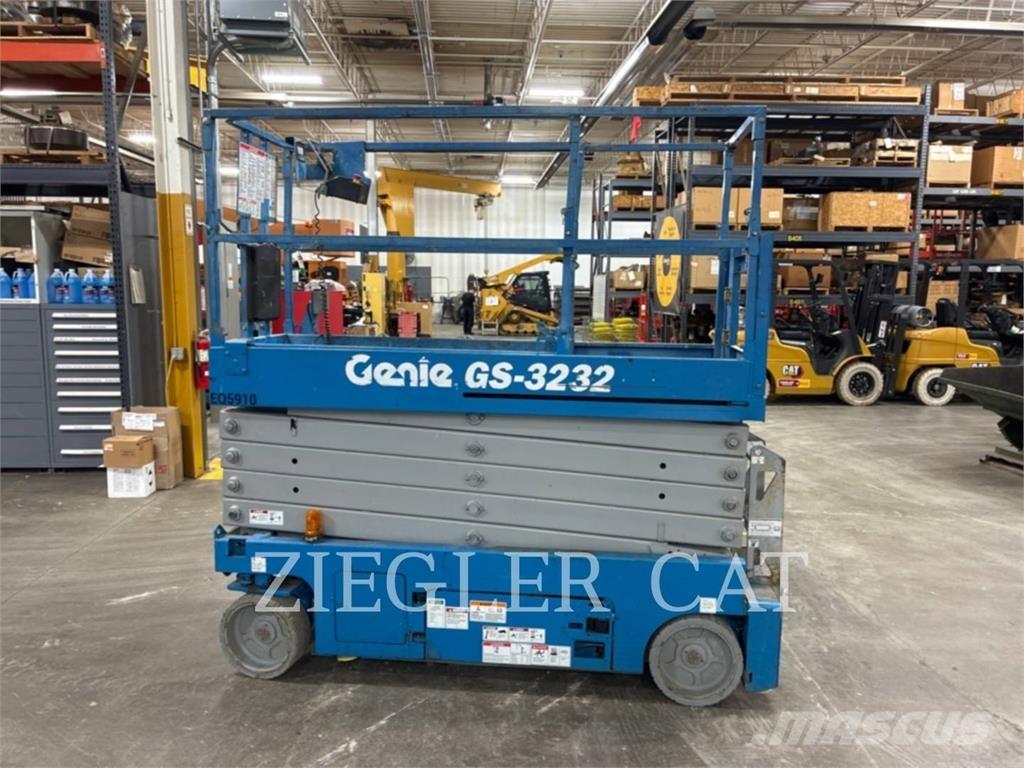 Genie GS3232 رافعات مقصية الشكل