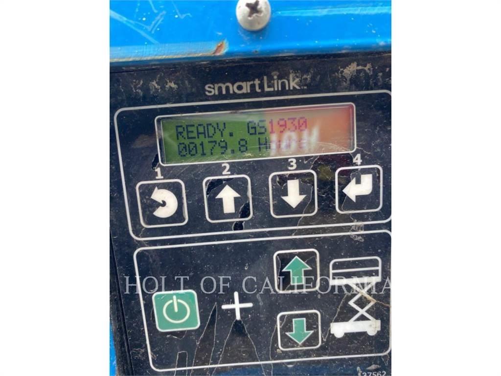 Genie SCISSOR 19 رافعات مقصية الشكل