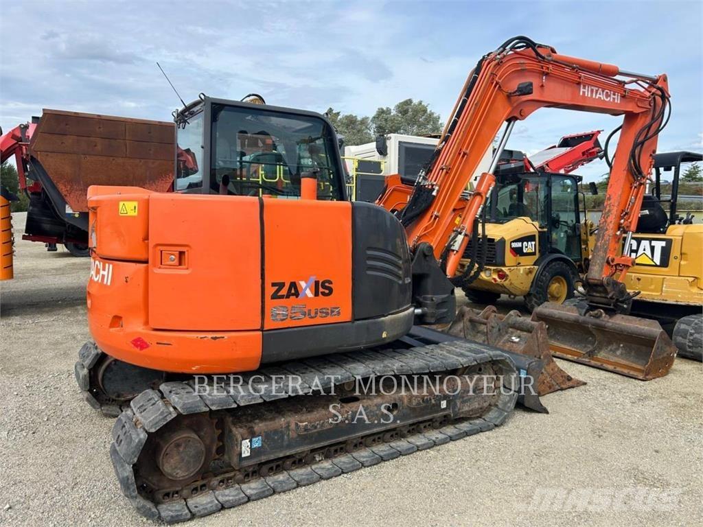 Hitachi ZAXIS85 لوادر بعجل
