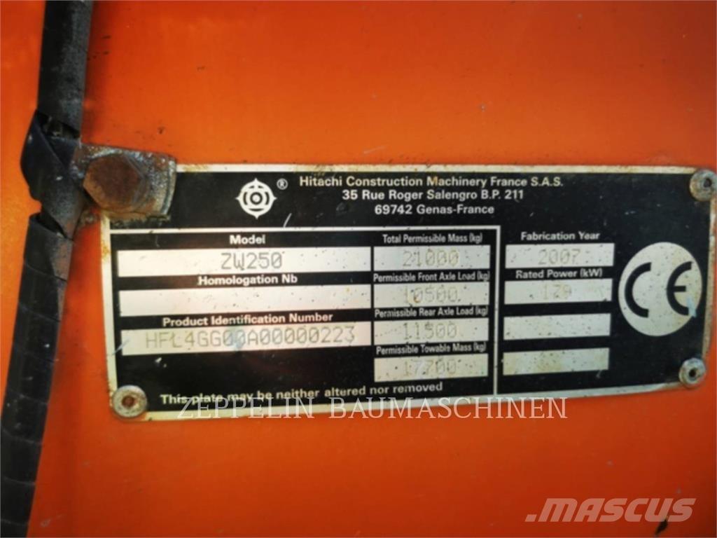 Hitachi ZW250 لوادر بعجل