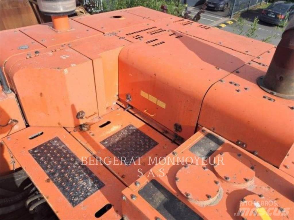 Hitachi ZX 670 45 حفارات زحافة