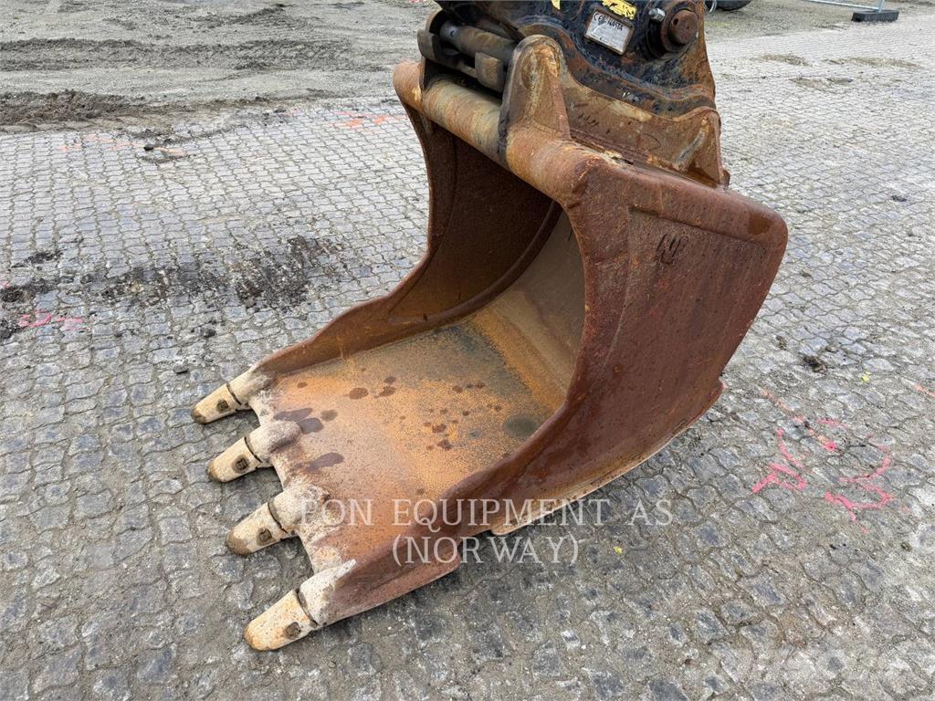 Hitachi ZX210 حفارات زحافة