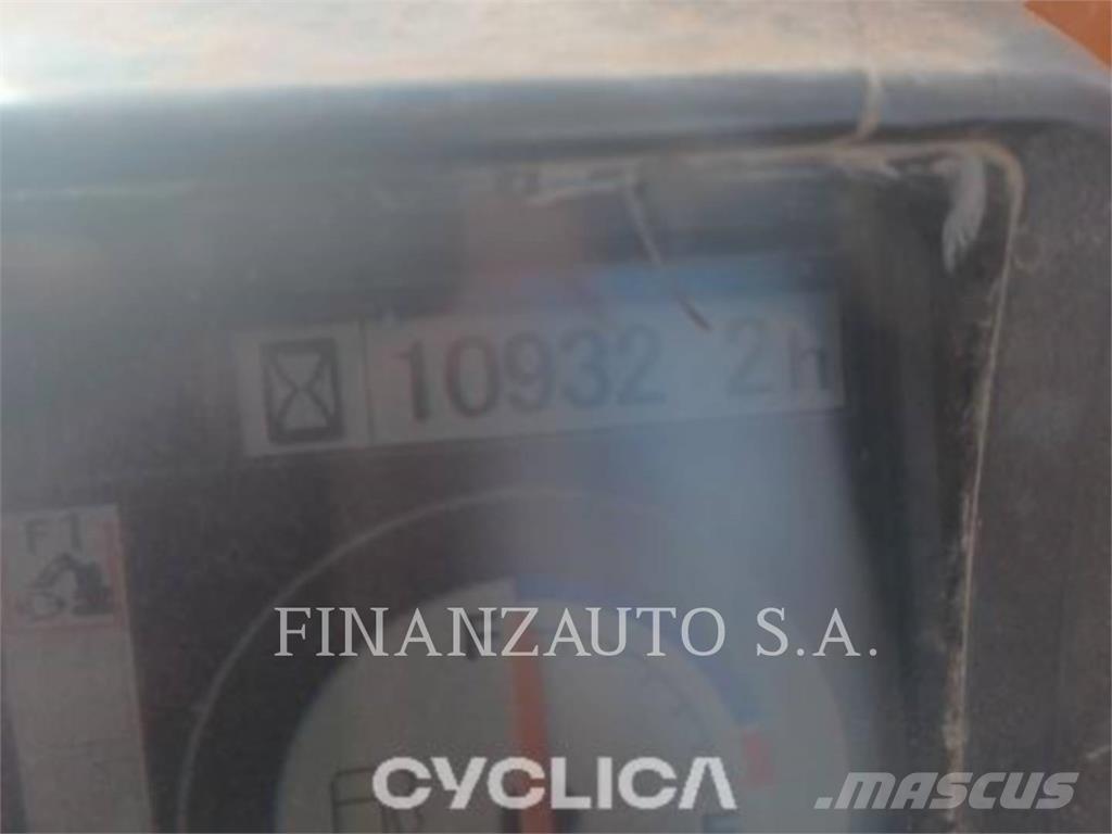 Hitachi ZX210 حفارات زحافة