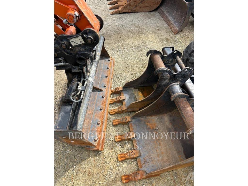 Hitachi ZX26U-6 حفارات زحافة