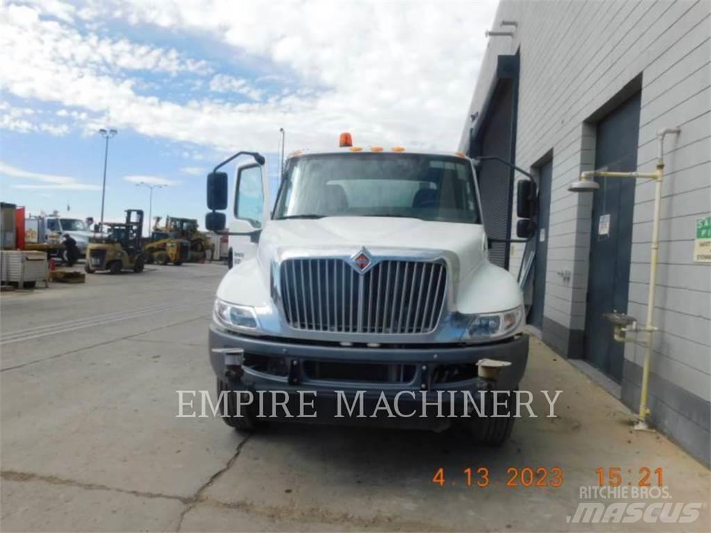 International 2K TRUCK شاحنات ذات صهاريج