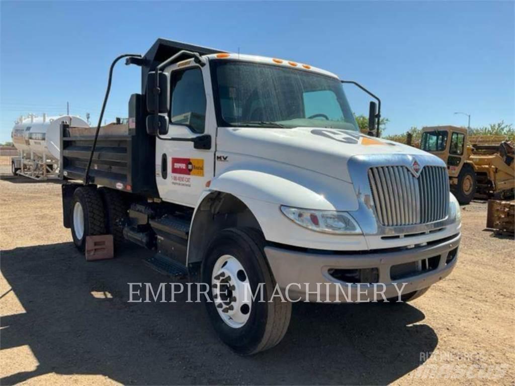 International 6YD DUMP شاحنات ذات صهاريج
