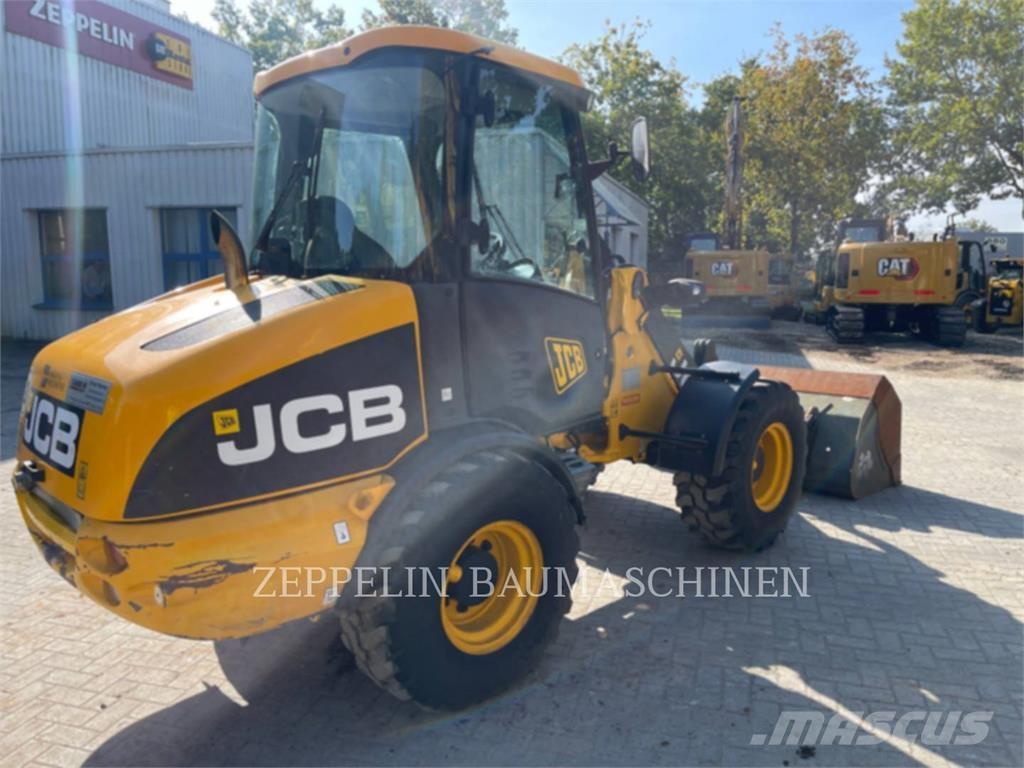 JCB 406 لوادر بعجل