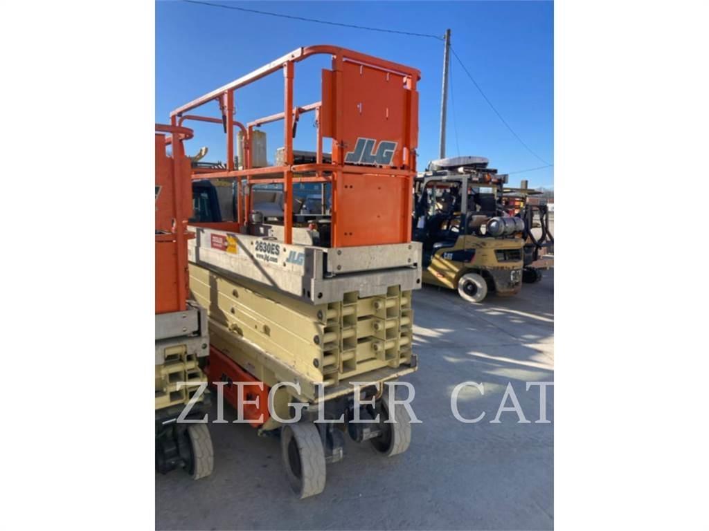 JLG 2630ES رافعات مقصية الشكل