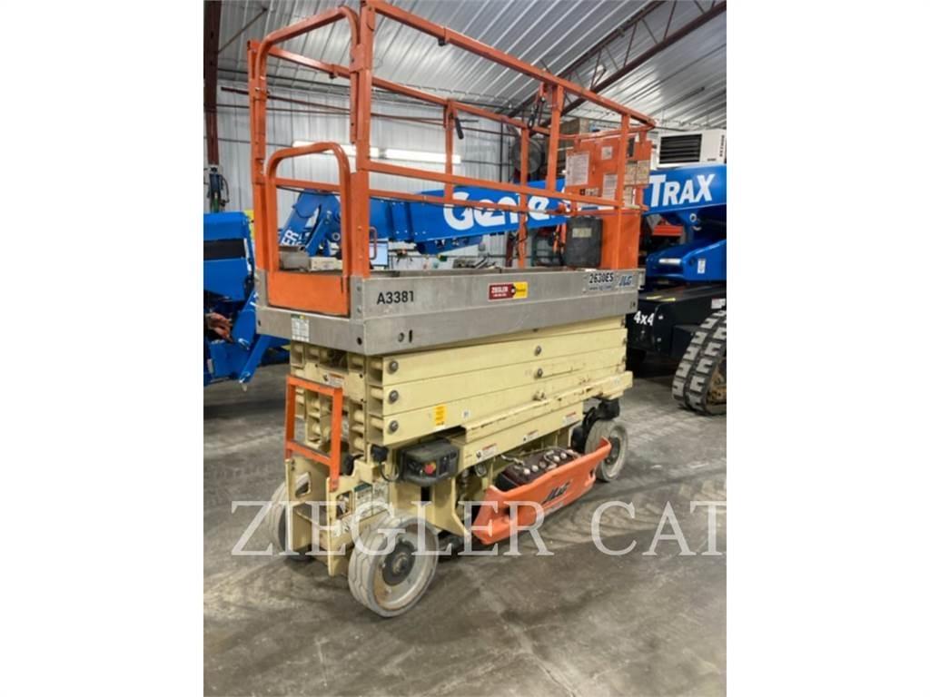 JLG 2630ES رافعات مقصية الشكل