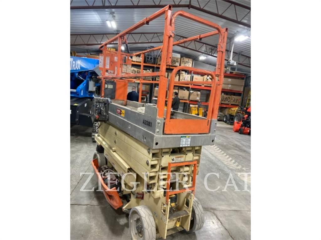 JLG 2630ES رافعات مقصية الشكل