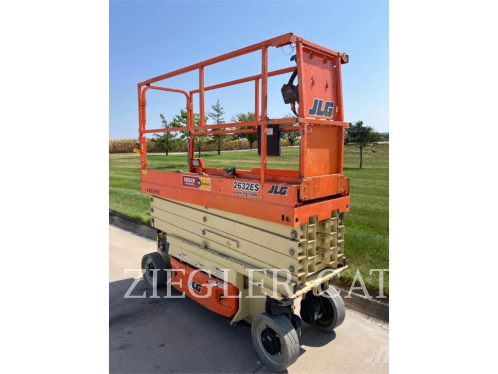 JLG 2632ES رافعات مقصية الشكل